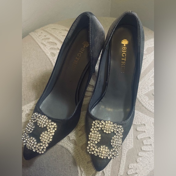 Woman Heels - Picture 3 of 3